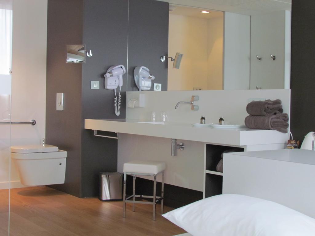 Hotel L'Hotan ปอร์เตท์-ซูร์-กาโรนน์ ห้อง รูปภาพ