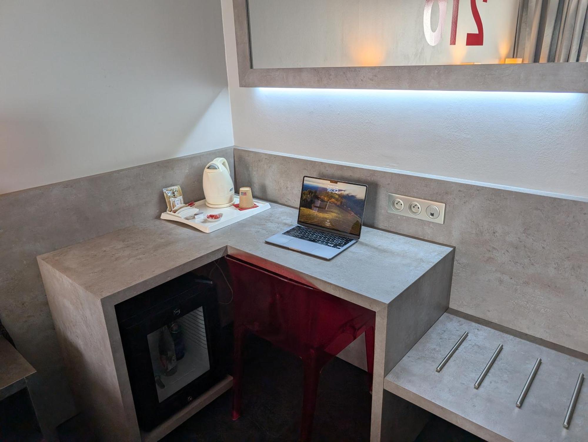 Hotel L'Hotan ปอร์เตท์-ซูร์-กาโรนน์ ห้อง รูปภาพ