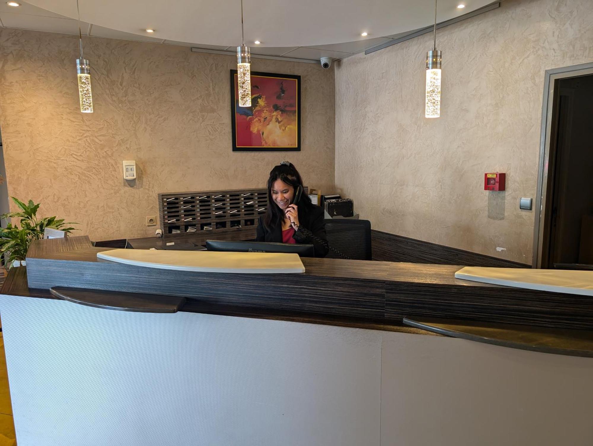 Hotel L'Hotan ปอร์เตท์-ซูร์-กาโรนน์ ภายนอก รูปภาพ