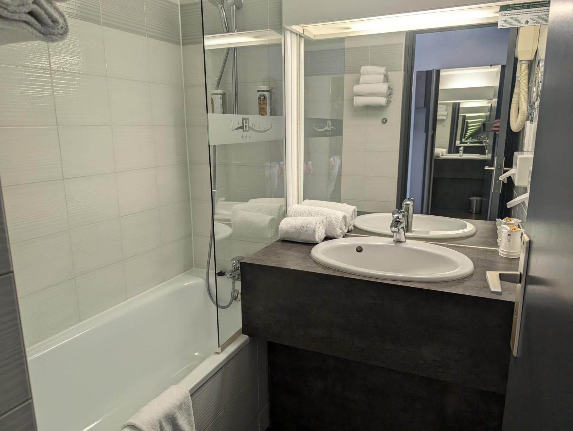 Hotel L'Hotan ปอร์เตท์-ซูร์-กาโรนน์ ภายนอก รูปภาพ