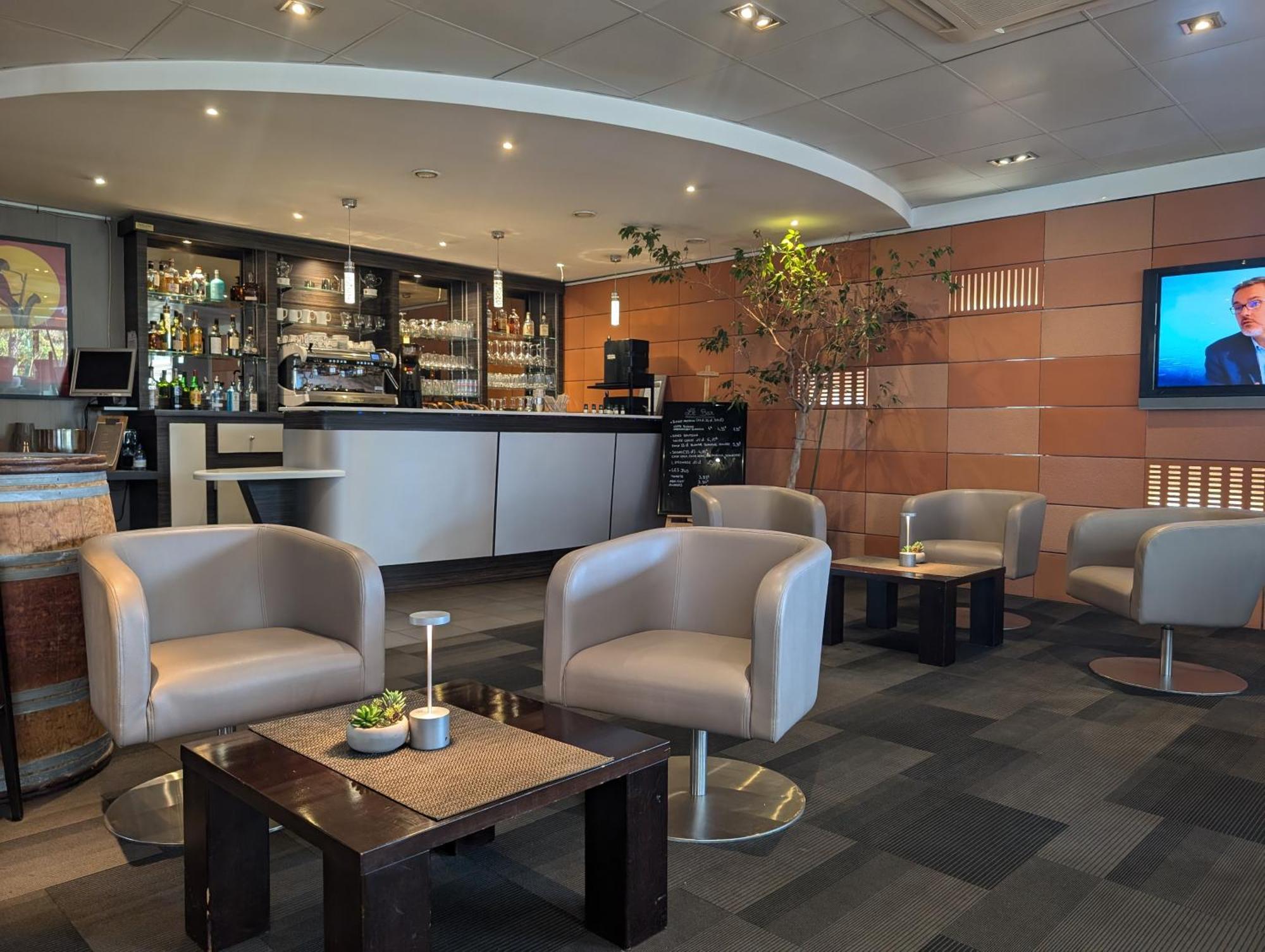 Hotel L'Hotan ปอร์เตท์-ซูร์-กาโรนน์ ภายนอก รูปภาพ