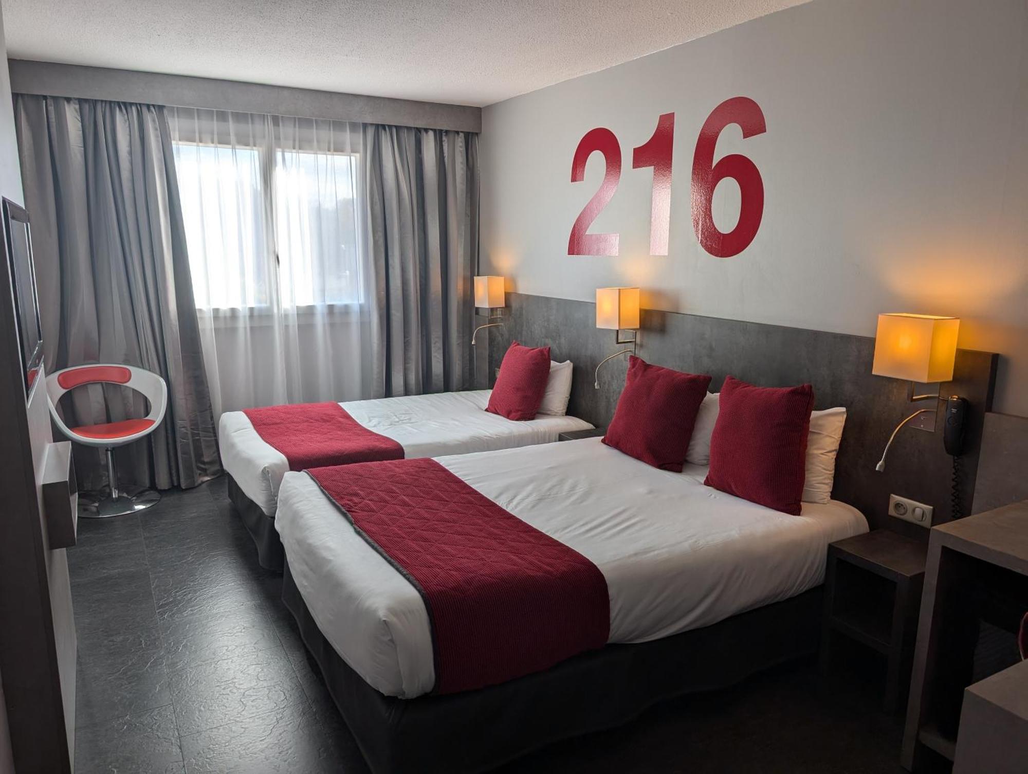 Hotel L'Hotan ปอร์เตท์-ซูร์-กาโรนน์ ภายนอก รูปภาพ