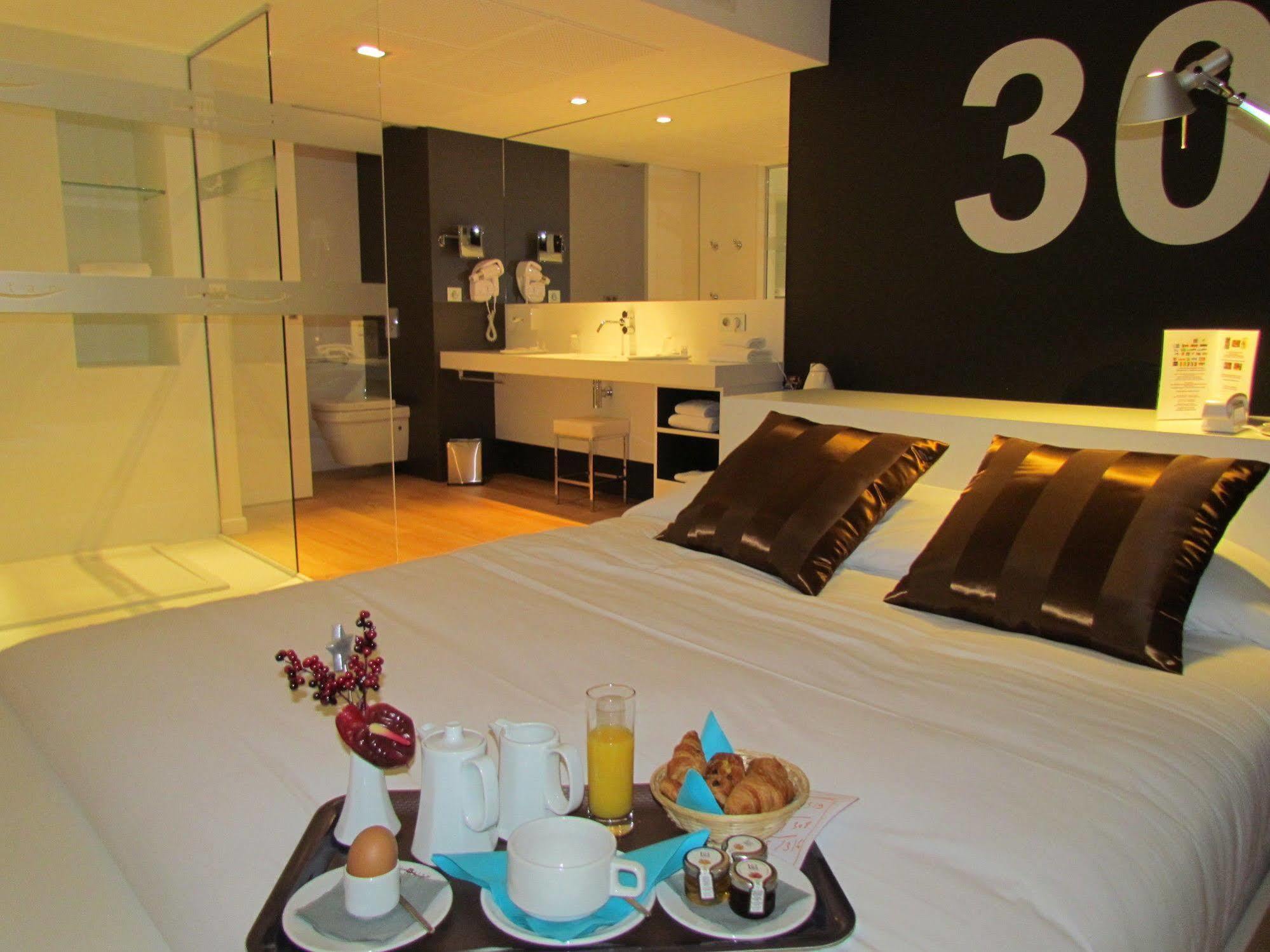 Hotel L'Hotan ปอร์เตท์-ซูร์-กาโรนน์ ภายนอก รูปภาพ