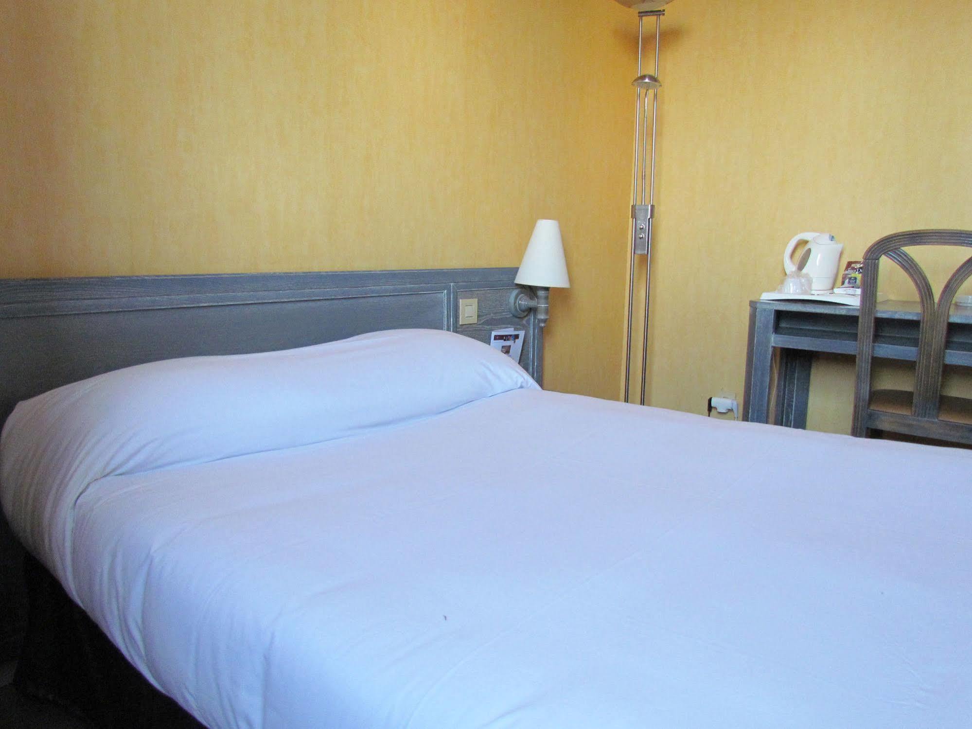 Hotel L'Hotan ปอร์เตท์-ซูร์-กาโรนน์ ภายนอก รูปภาพ