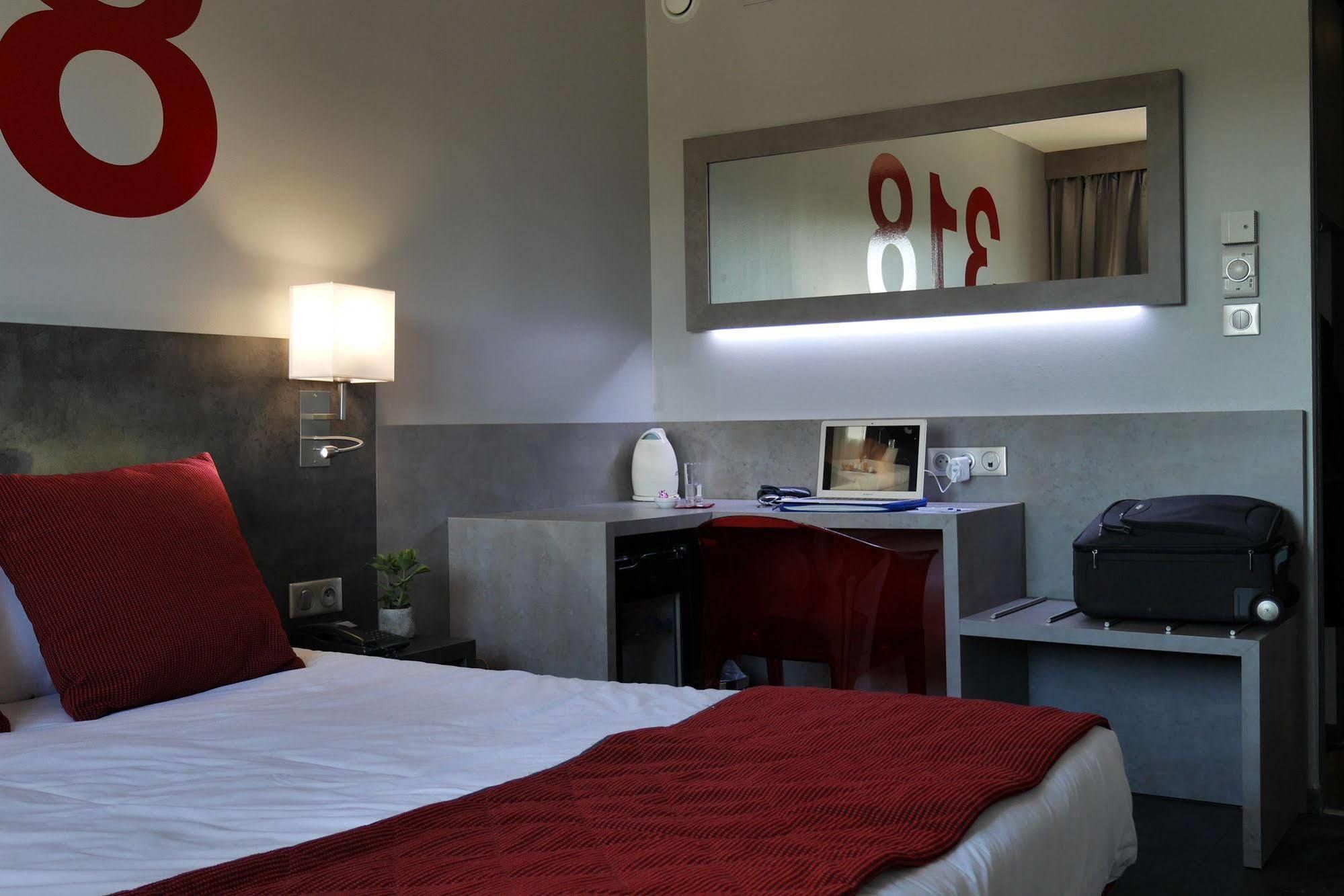 Hotel L'Hotan ปอร์เตท์-ซูร์-กาโรนน์ ภายนอก รูปภาพ