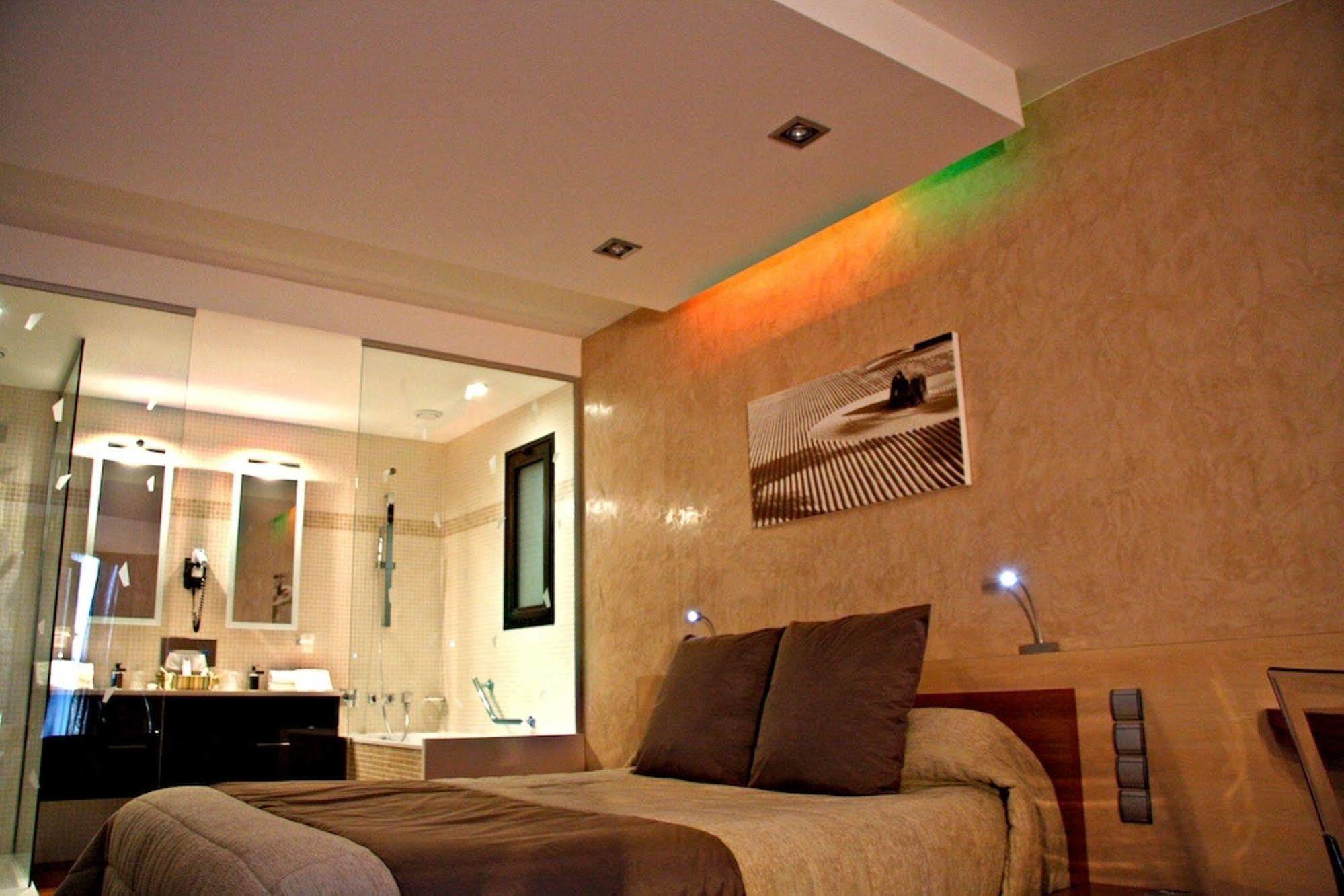 Hotel L'Hotan ปอร์เตท์-ซูร์-กาโรนน์ ภายนอก รูปภาพ
